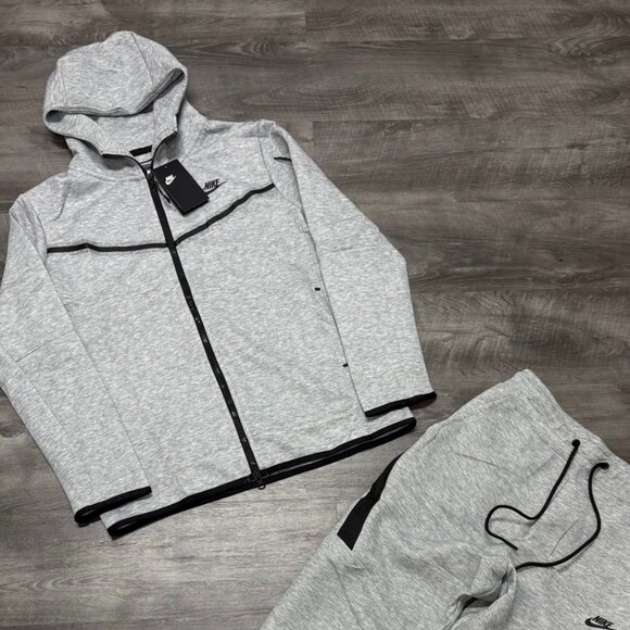 NIke large Tech set hoodie and pants
